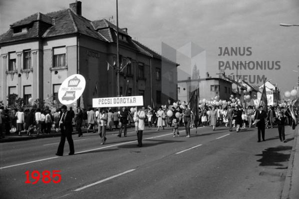 Május elsejei felvonulás, Pécs, 1985