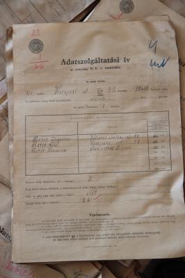 Falakba zárt sorsok