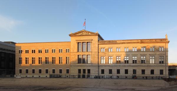 Neues Museum, Berlin, nyugati homlokzat