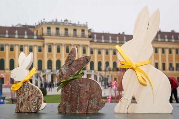 Húsvéti vásár a Schönbrunni Kastély előtt