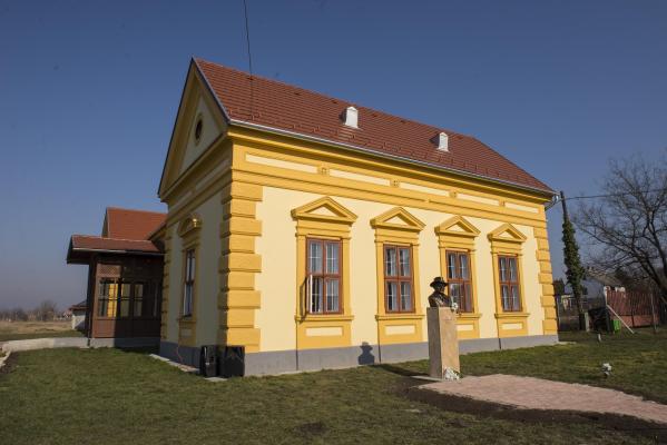 Csók István Emlékház, Cece