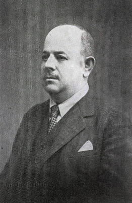 Dr. Frankl Áron (1880) fogorvos, kisgazda politikus, akit a feleségével pár nappal a második világháború vége előtt tömegsírba lőttek.
