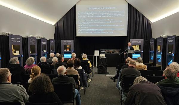 Lemondó nyilatkozat a fürdőszobából - Előadás egy eltűntnek hitt iratról