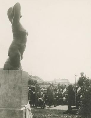 Emile Guillaume szobrának avatója