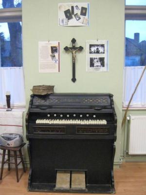Harmónium a Szent Anna kápolnából