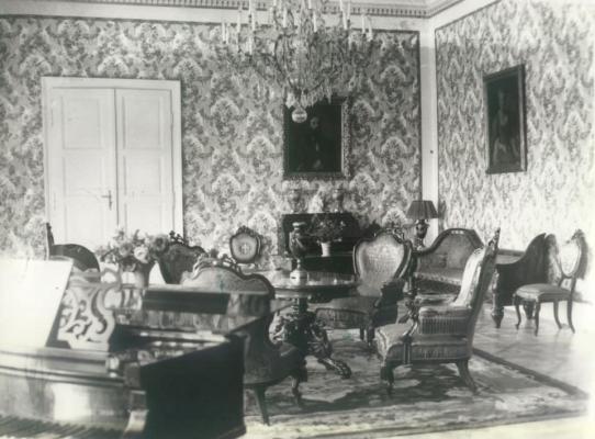 A Hatvany-kastély egyik szalonjának berendezése