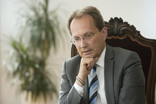Hoppál Péter