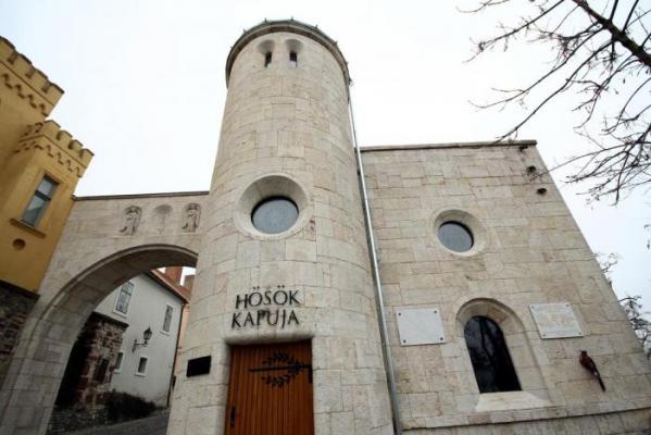 Hősök Kapuja, Veszprém