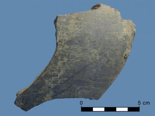 Iharos középkori templomának harangjából származó palásttöredék