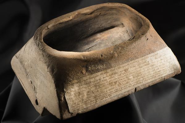 Kályhacsempe, lelőhely: Gáva, kor: XV–XVI. század