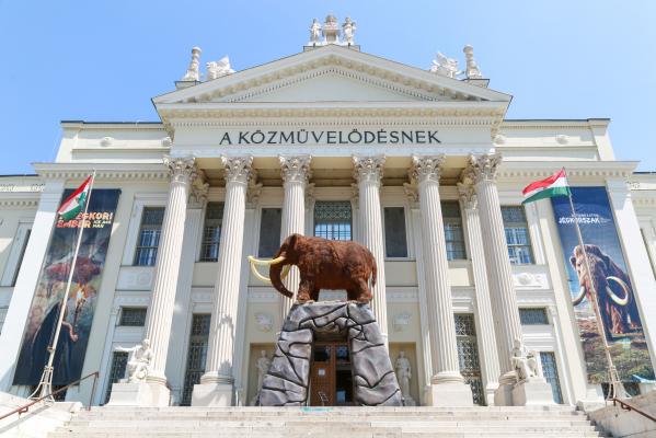 A jégkorszak-kiállítás 75 ezredik látogatóját köszöntik