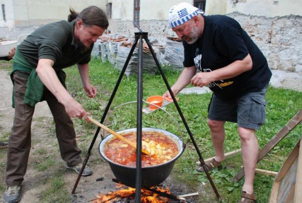 Készül a stáb ebédje...<br>Fotó: SpotFilm