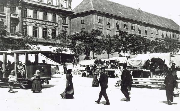 Villamos a Széchenyi téren (Pécs)