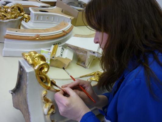 Restaurátor munka közben