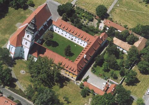 A szegedi Mátyás téri templom és a kolostor napjainkban