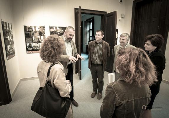 Peter Hügel, az aradi múzeum igazgatója kolléganőjével, valamint a gyulai Erkel Ferenc Nonprofit Kft. munkatársaival